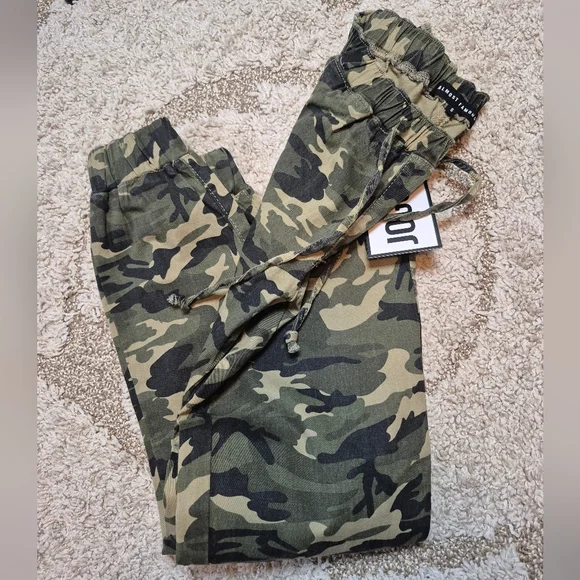 NWT Small Almost Famous Camo Jogger - Picture 3 of 5